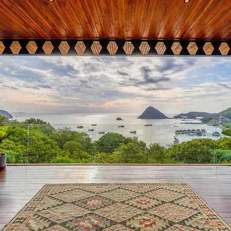 Paradise Garage Komodo Villa Labuan Bajo Exterior photo