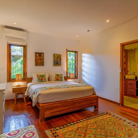 Paradise Garage Komodo Villa Labuan Bajo Exterior photo
