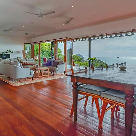 Paradise Garage Komodo Villa Labuan Bajo Exterior photo