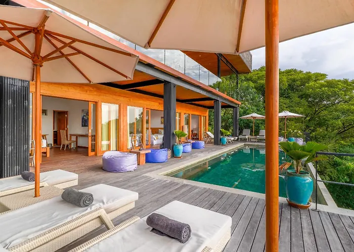 Paradise Garage Komodo Villa