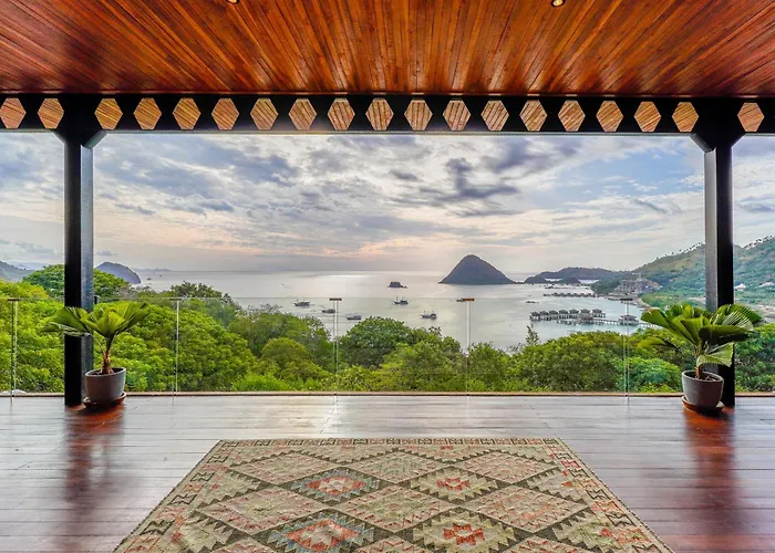 Paradise Garage Komodo Villa