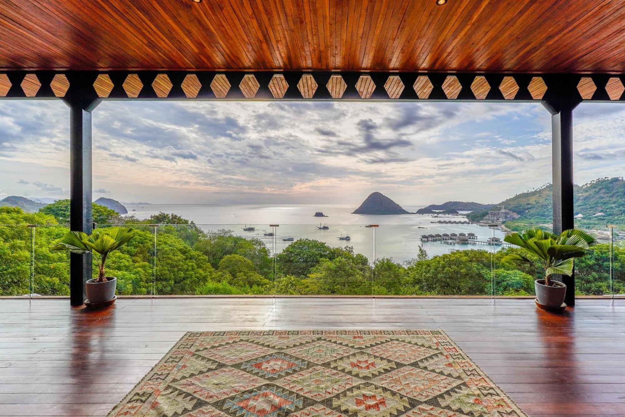 Paradise Garage Komodo