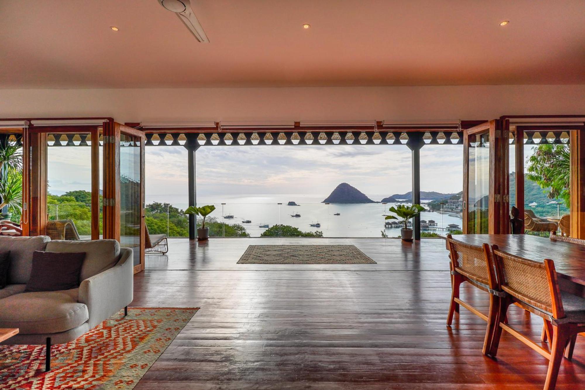 Paradise Garage Komodo Labuan Bajo