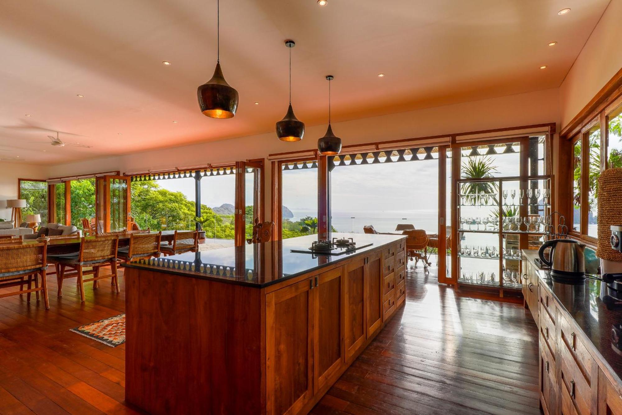 Paradise Garage Komodo *